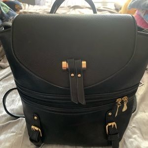 Black medium backpack